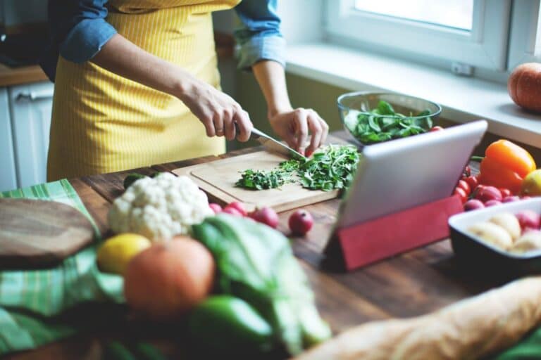 Support de recettes pour smartphones et tablettes, gardez votre téléphone,  Kindle ou iPad pratique pendant la cuisson – Gadget de cuisine original